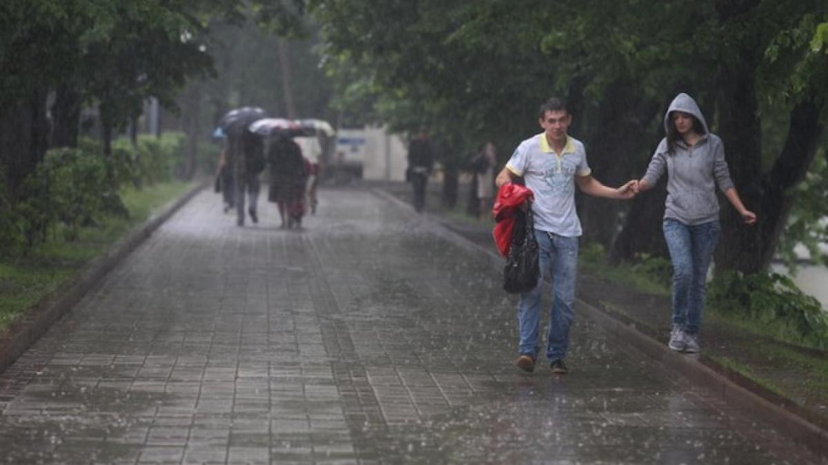 Moscow: The coming electromagnetic storms won't affect lovers in the rain.