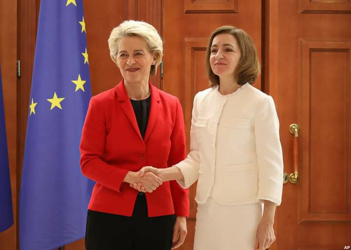 Ursula von der Leyen on stage with Maia Sandu